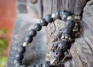 Como criar pulseiras de prote��o com elementos naturais